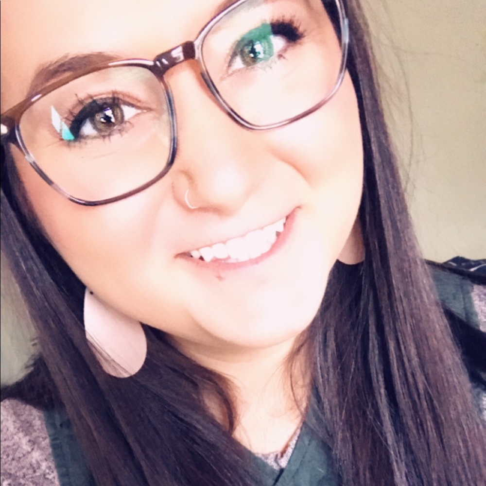 Meet your Posher, Mia